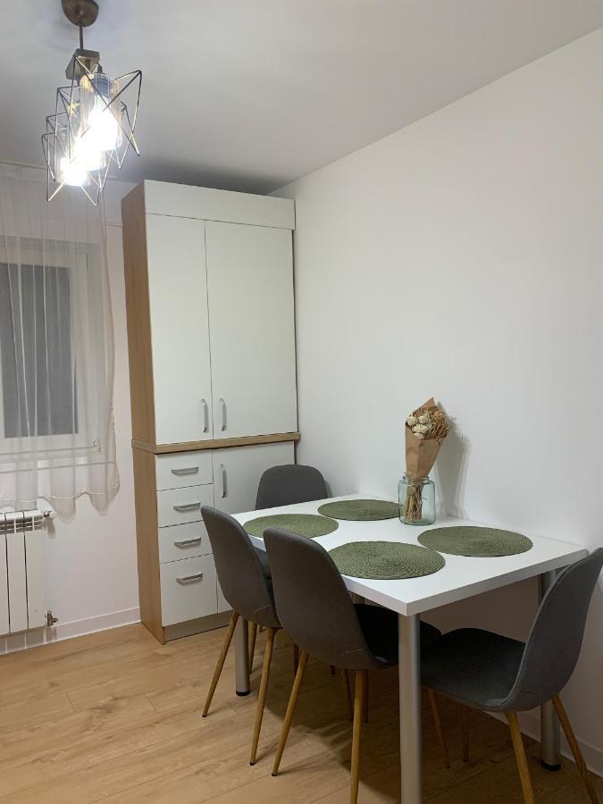 Sunny Apartment In Сучава Екстер'єр фото