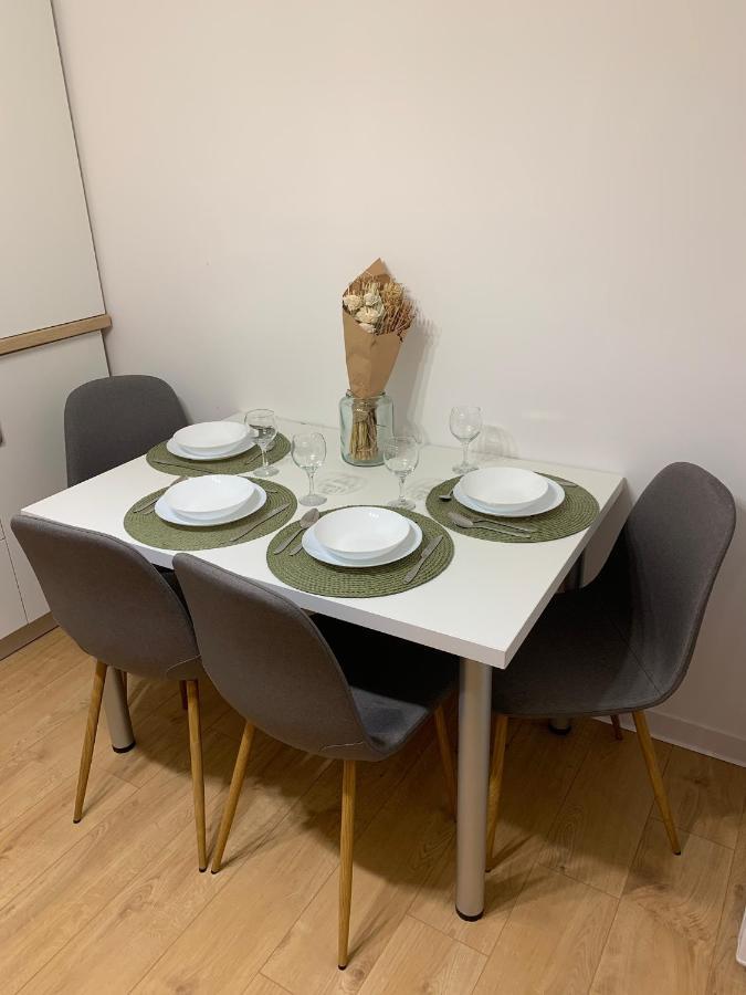 Sunny Apartment In Сучава Екстер'єр фото