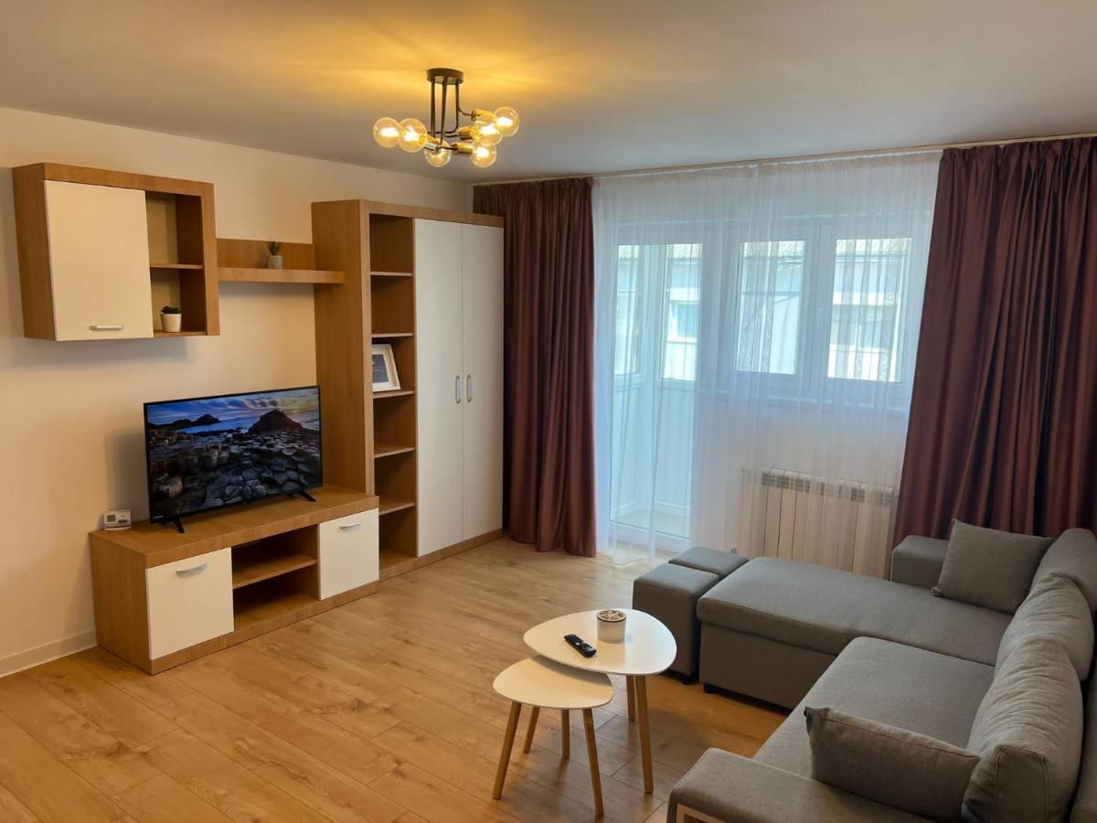 Sunny Apartment In Сучава Екстер'єр фото